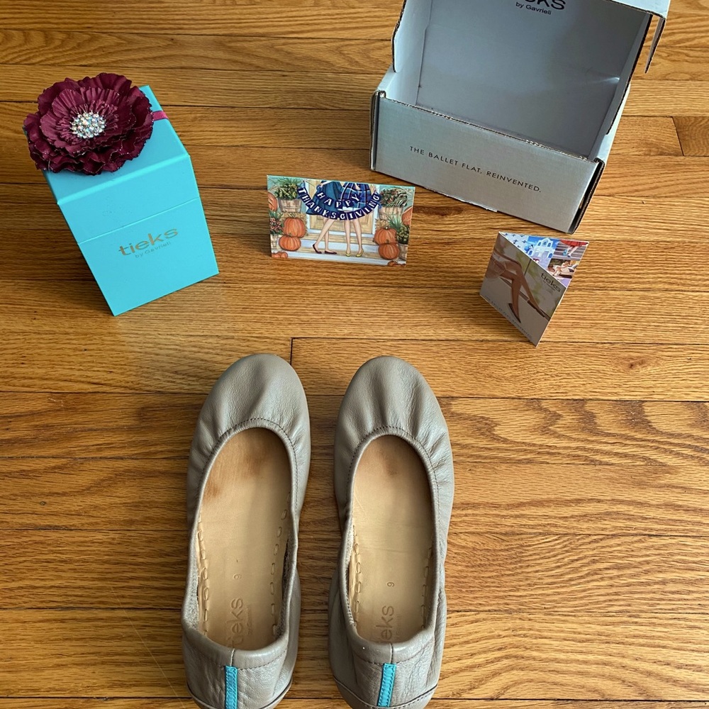 Size 9 Taupe Tieks